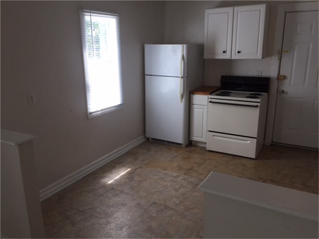 105 Clear Lake Road, Highlands, TX 77562