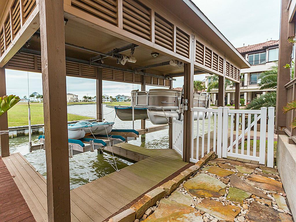 8 Loggerhead, Hitchcock, TX 77563