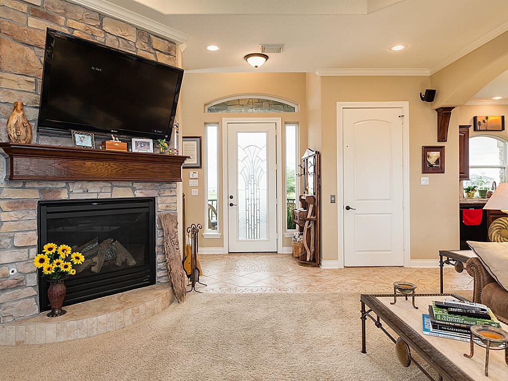 8 Loggerhead, Hitchcock, TX 77563
