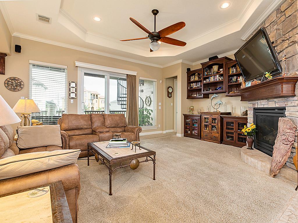 8 Loggerhead, Hitchcock, TX 77563