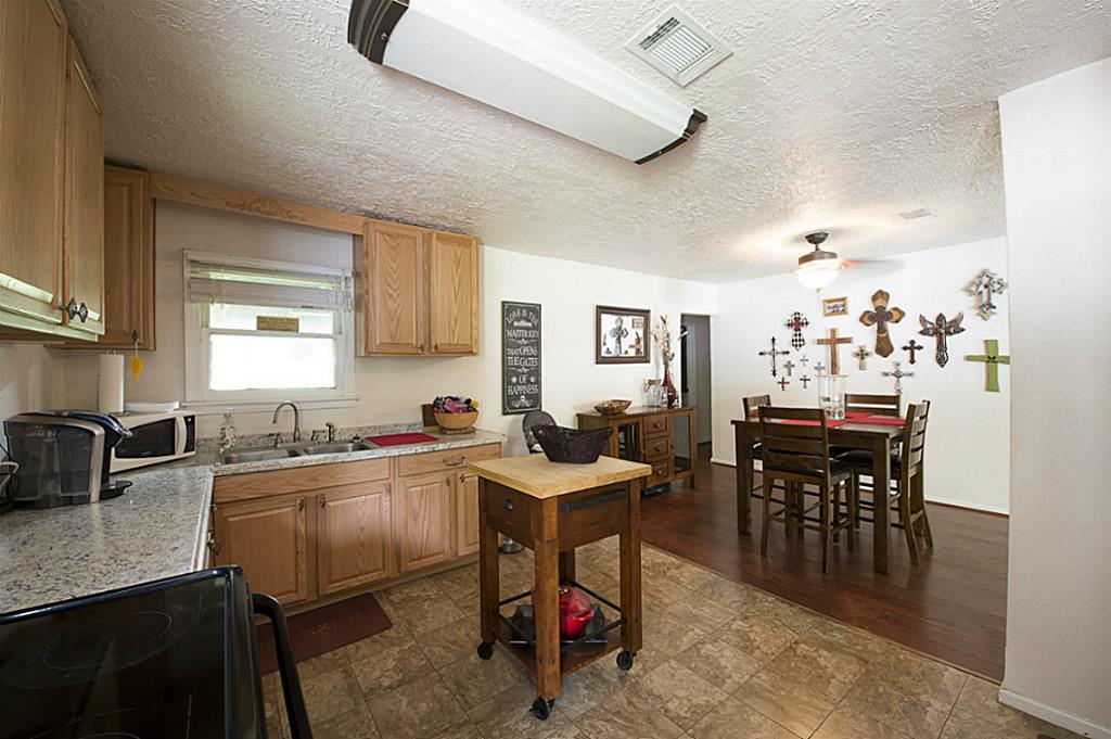 7025 Shannon, Hitchcock, TX 77563