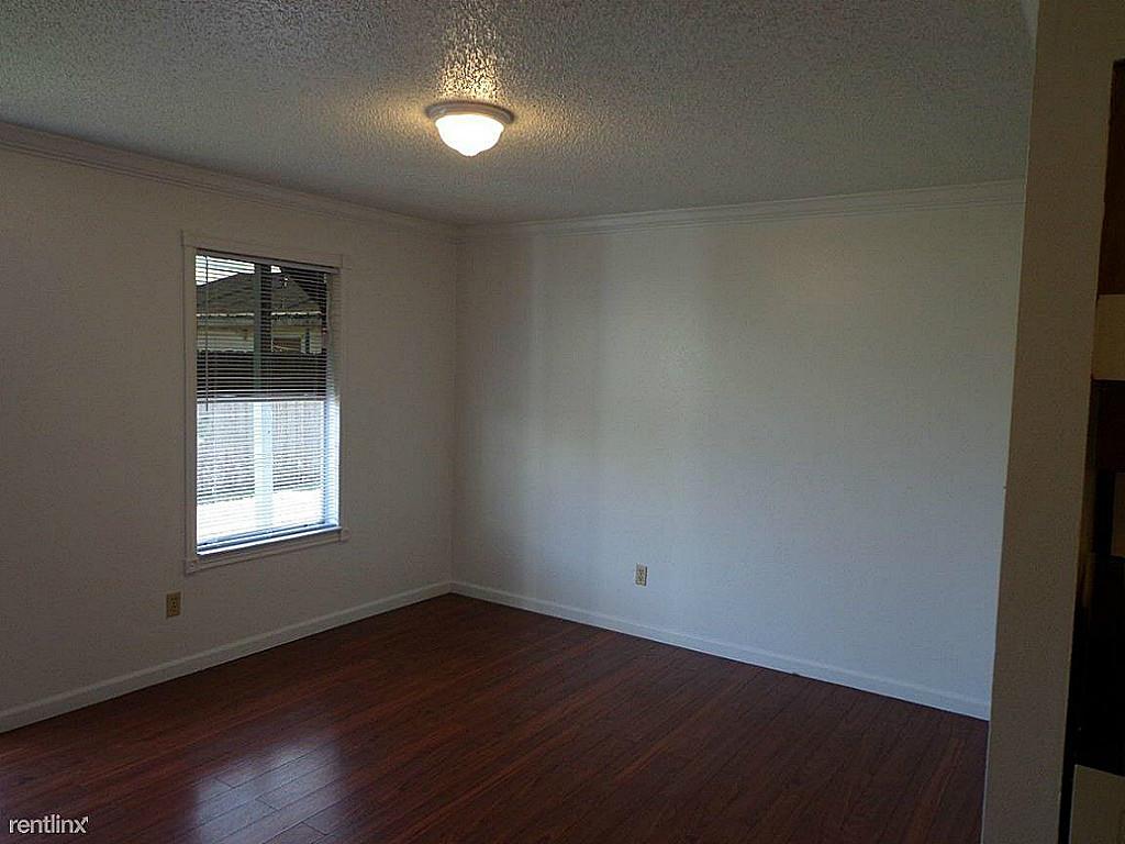 5809 Delany Road, Hitchcock, TX 77563