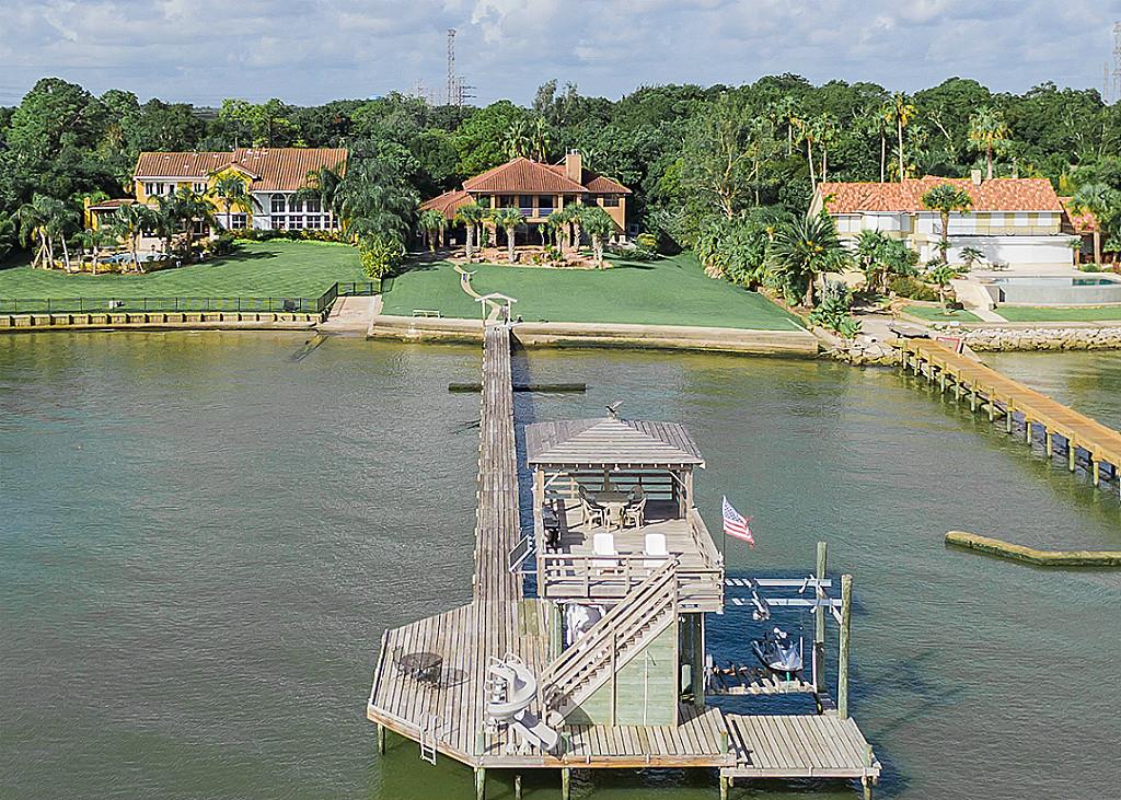 1307 Kipp Avenue, Kemah, TX 77565