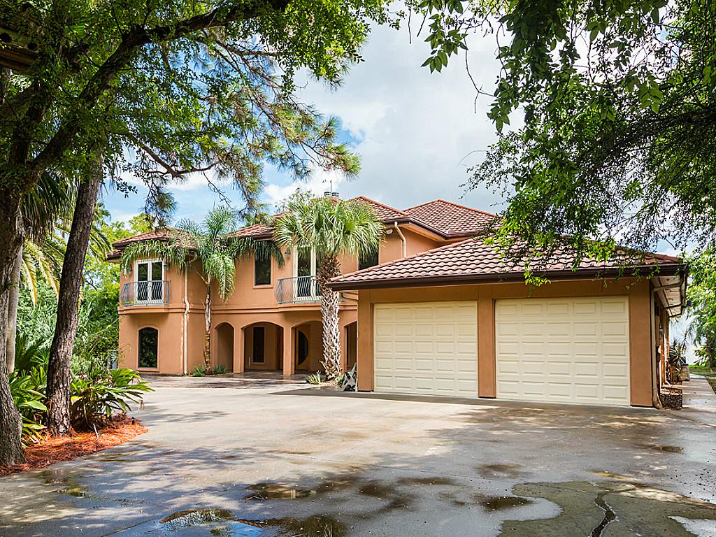 1307 Kipp Avenue, Kemah, TX 77565