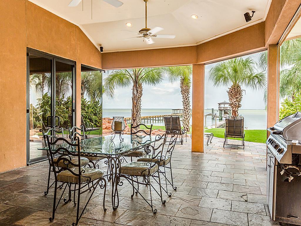 1307 Kipp Avenue, Kemah, TX 77565