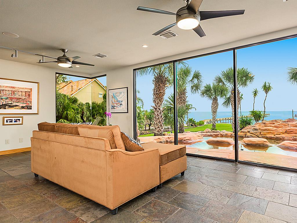 1307 Kipp Avenue, Kemah, TX 77565
