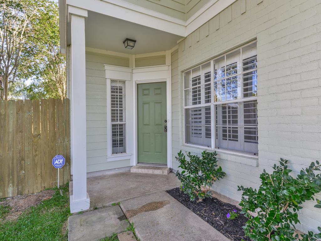 711 Cien Road, Kemah, TX 77565