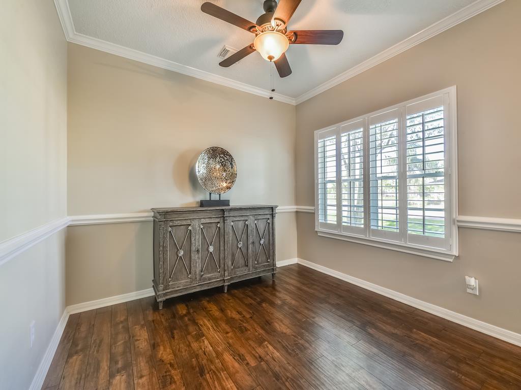 711 Cien Road, Kemah, TX 77565