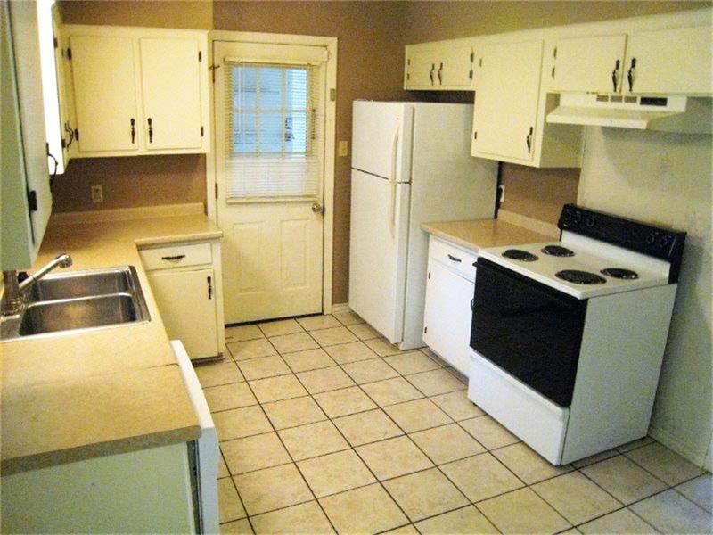 204 Lotus Street, Lake Jackson, TX 77566