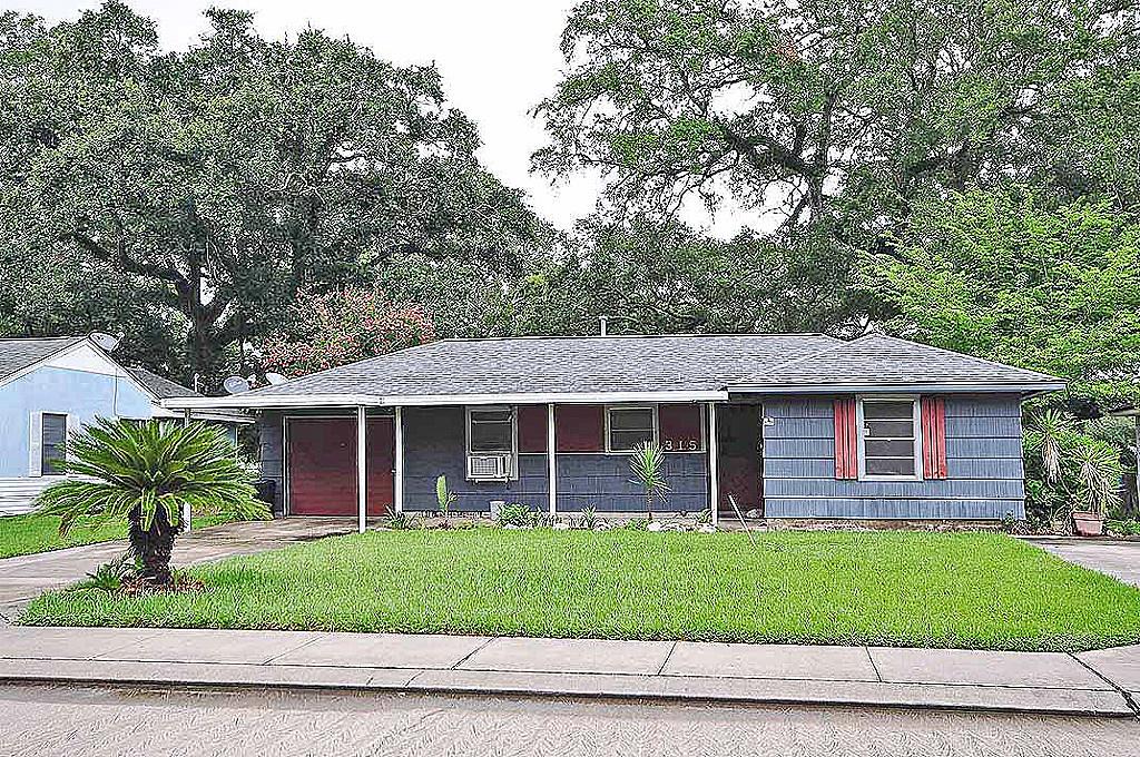 315 Cypress, Lake Jackson, TX 77566