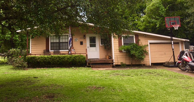 120 Jasmine St, Lake Jackson, TX 77566