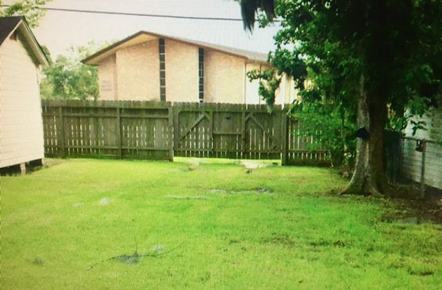 120 Jasmine St, Lake Jackson, TX 77566