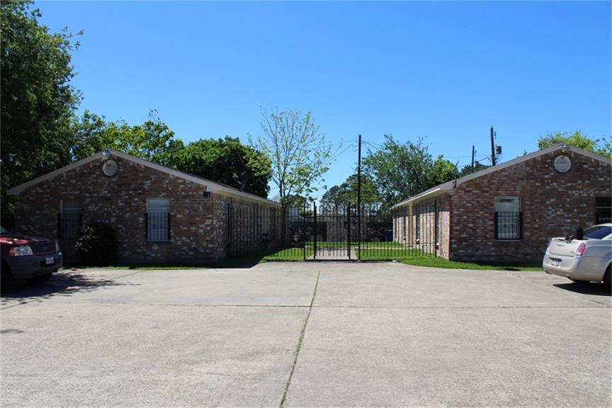 220 Westward Avenue, La Marque, TX 77568
