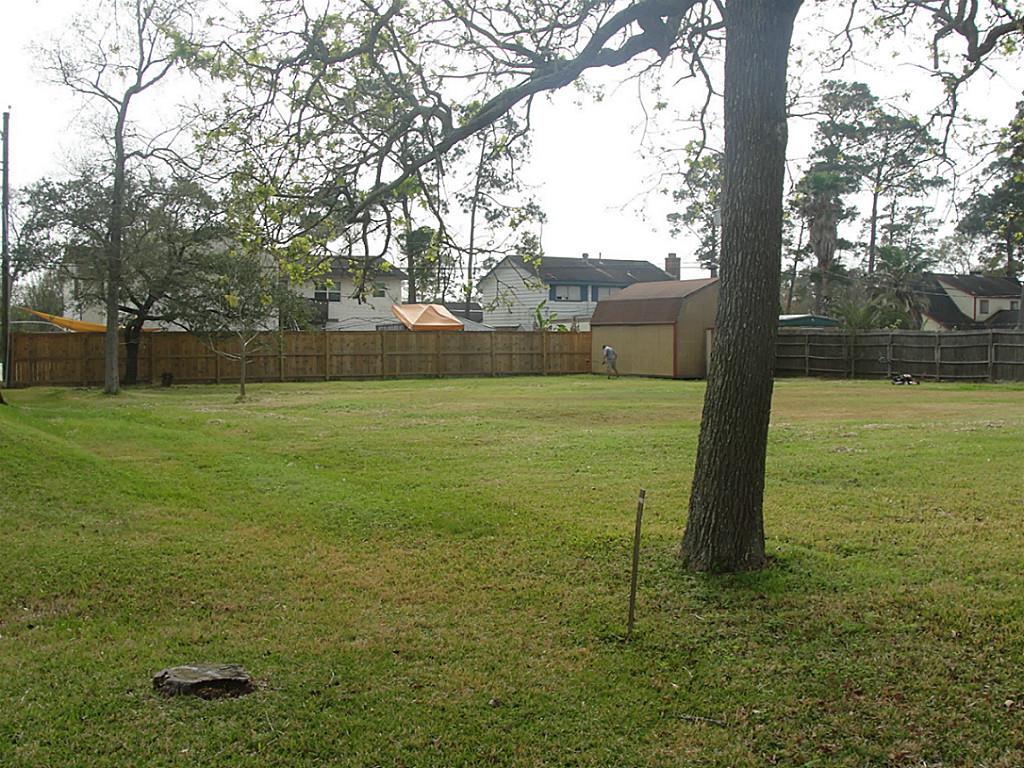 607 Shadylawn Street, La Porte, TX 77571