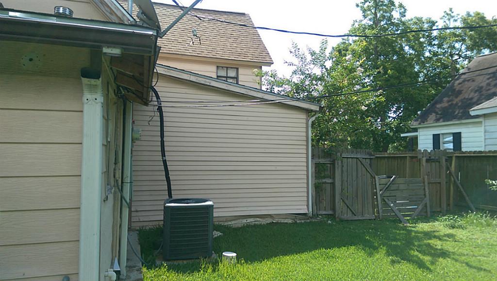 218 S 2nd, La Porte, TX 77571