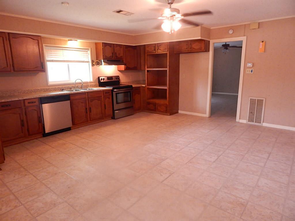 1511 Cos Street, Liberty, TX 77575
