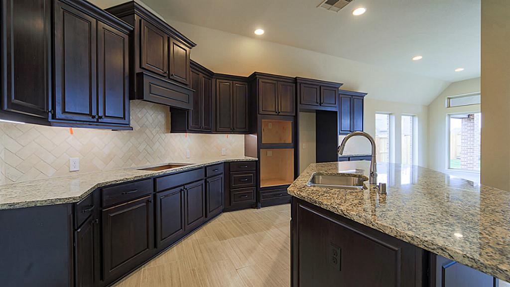 9806 Carver Drive, Iowa Colony, TX 77583