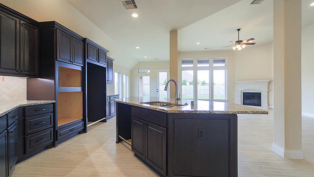 9806 Carver Drive, Iowa Colony, TX 77583
