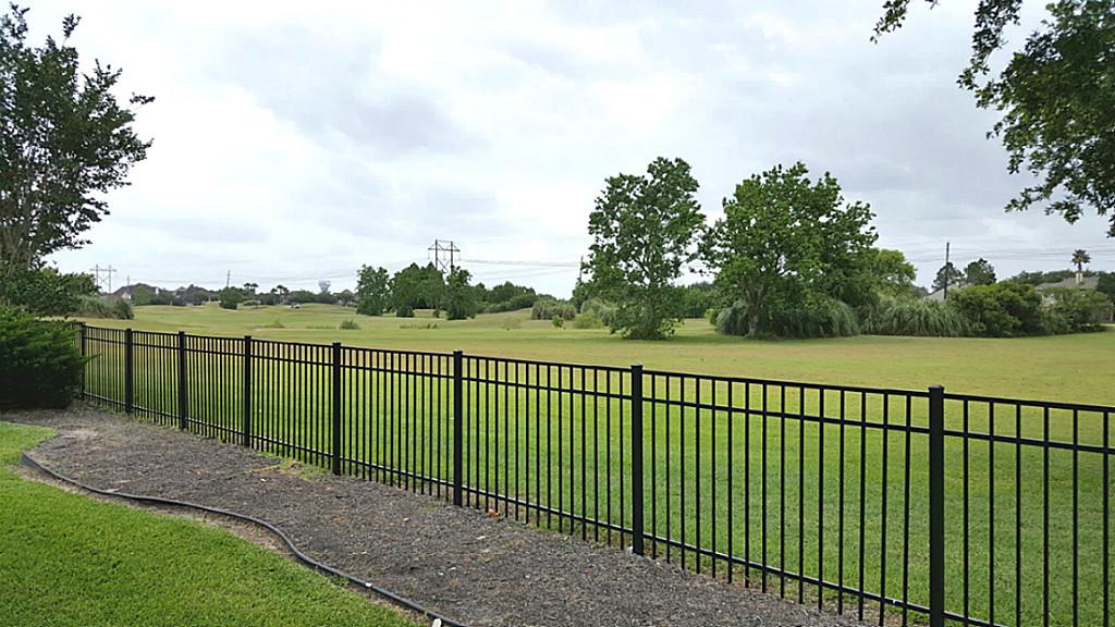 2702 Newbury Court, Pearland, TX 77584
