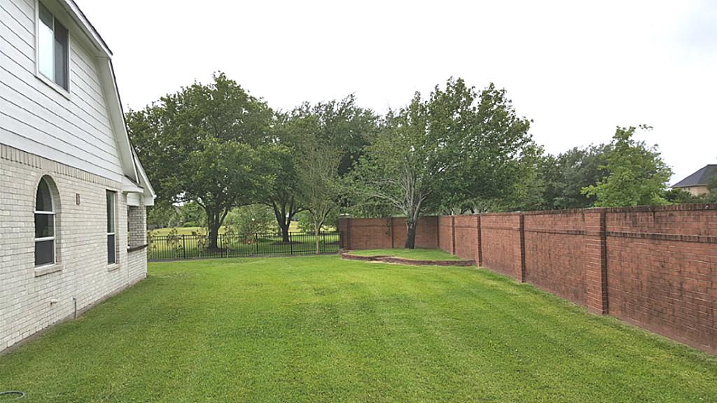 2702 Newbury Court, Pearland, TX 77584