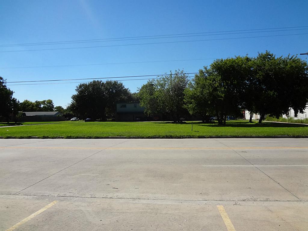 0 9th Street, Texas City, TX 77590