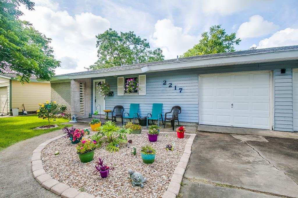 2217 N 19th Avenue, Texas City, TX 77590
