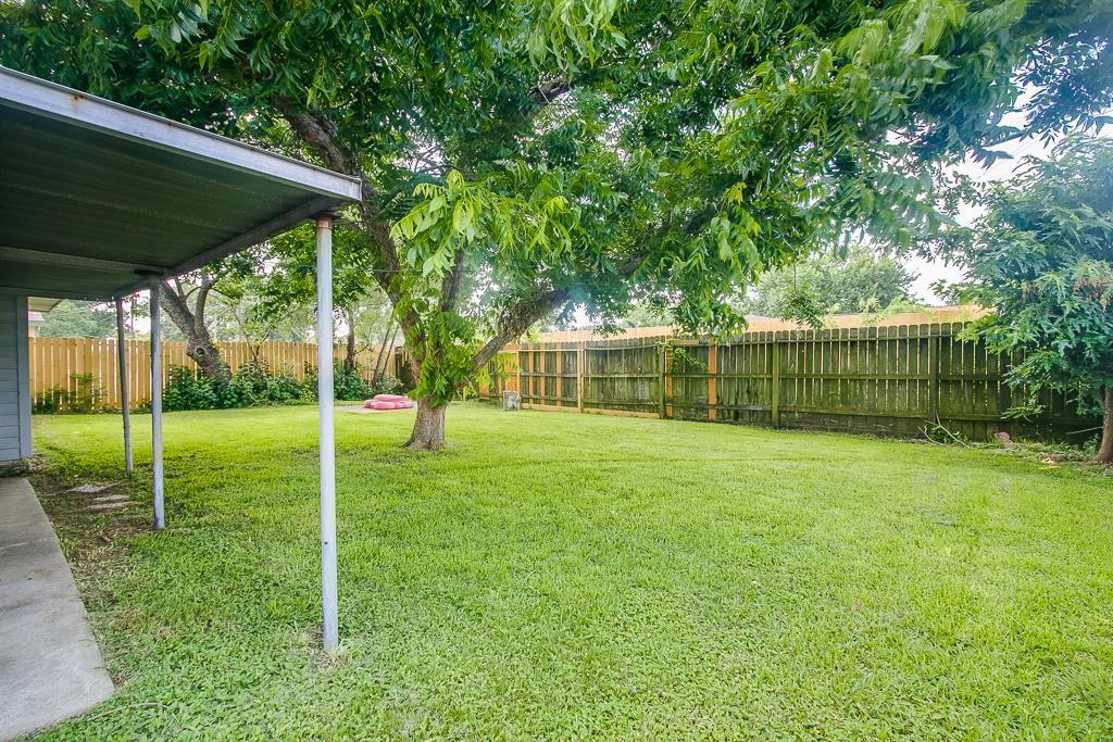 2217 N 19th Avenue, Texas City, TX 77590