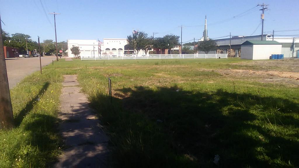 512 4th Avenue, Texas City, TX 77590