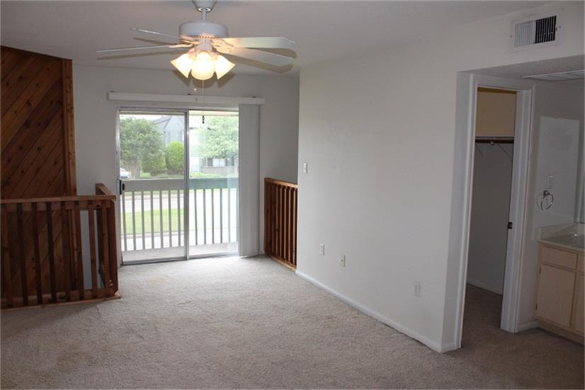 250 El Dorado Boulevard, Webster, TX 77598