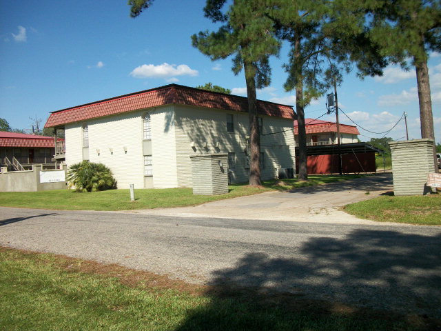 3650 Fishook Ln, Bridge City, TX 77611