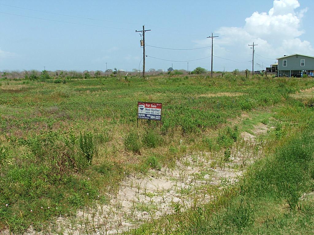 1068 Melody Lane, Crystal Beach, TX 77650