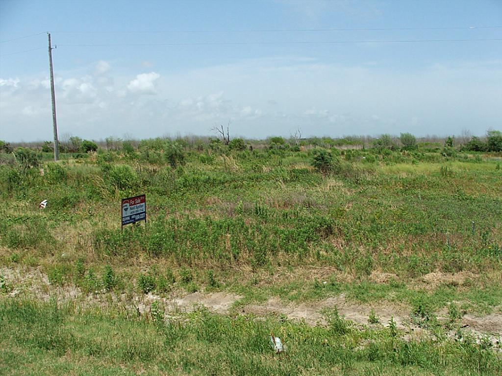 1068 Melody Lane, Crystal Beach, TX 77650