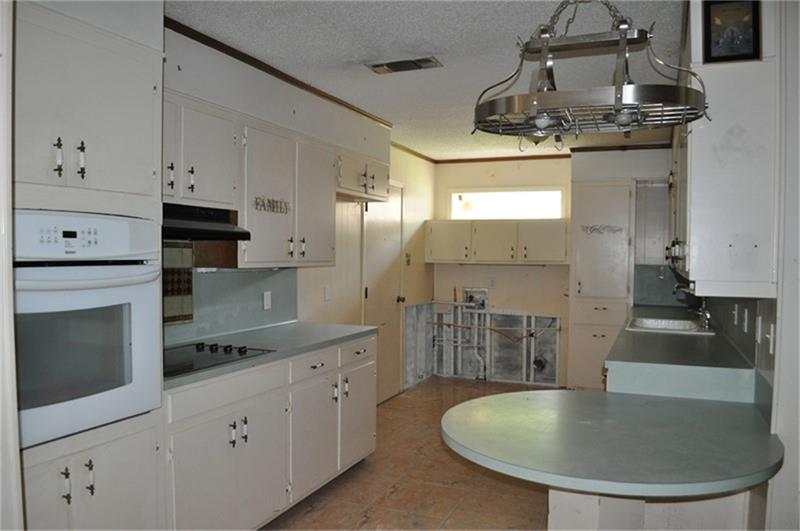 802 W Wildwood Drive, Village Mills, TX 77663