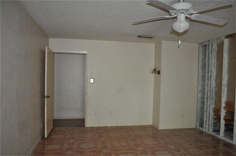 802 W Wildwood Drive, Village Mills, TX 77663