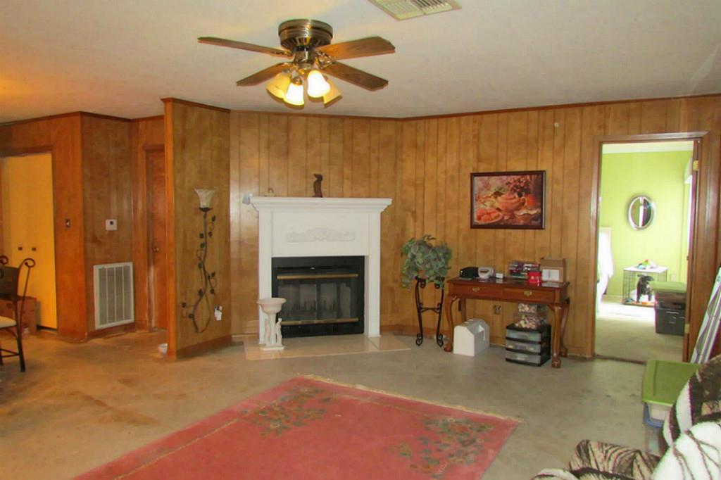 606 Academy, Brenham, TX 77833