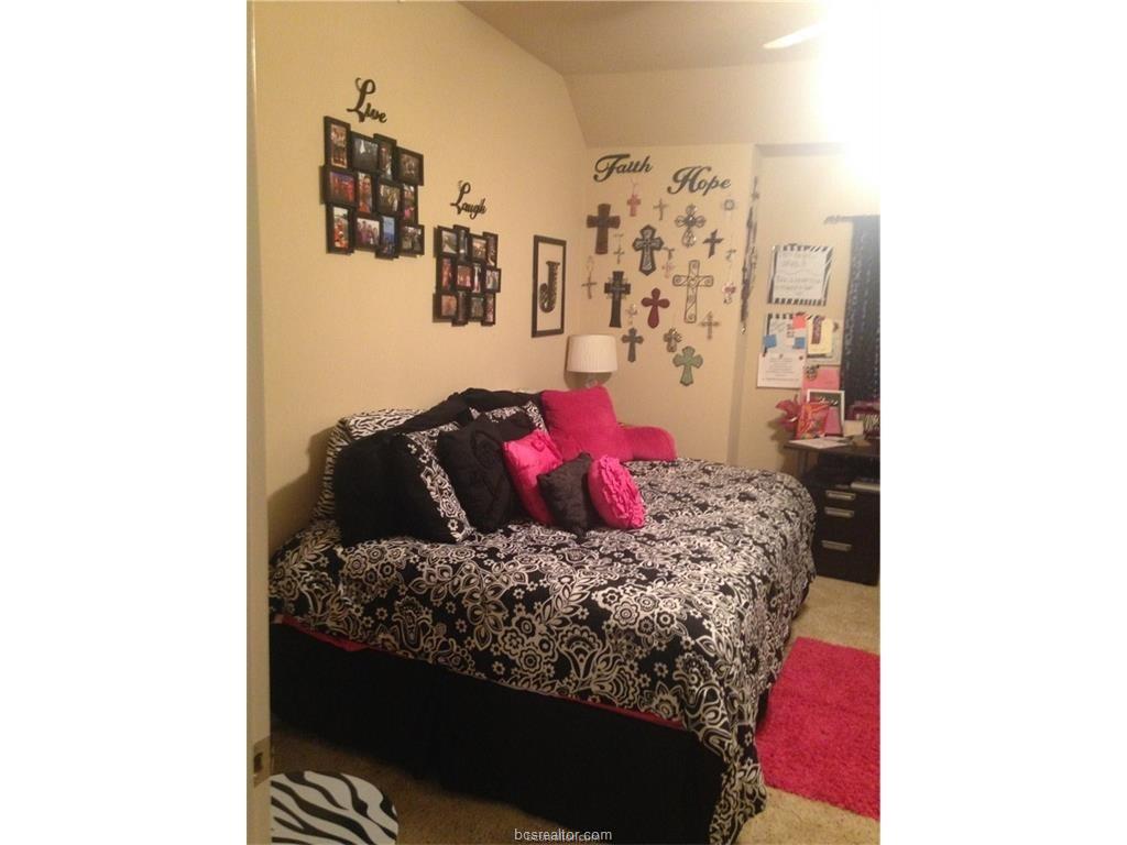 305 HOLLEMAN DRIVE, College Station, TX 77840