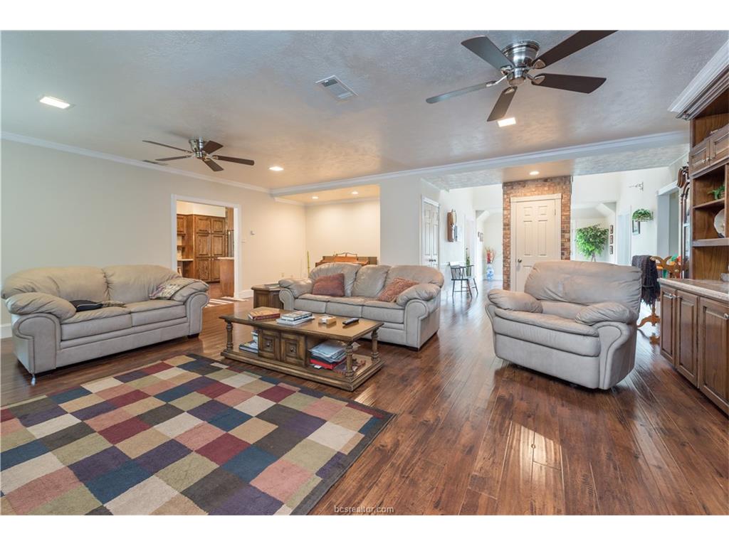 2204 Bent Oak Street, College Station, TX 77845