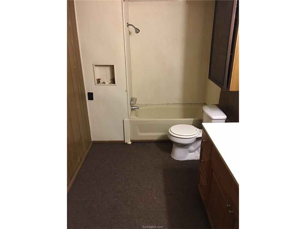 11421 Hickory Road, College Station, TX 77845