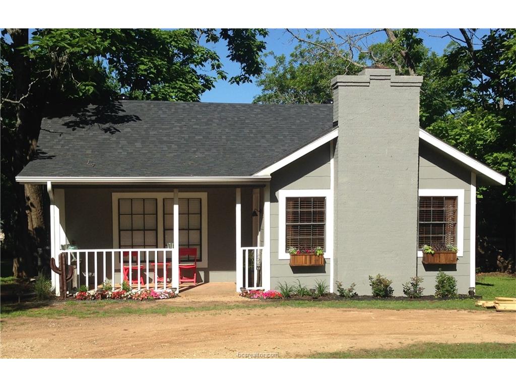407 South Duffey Street, Franklin, TX 77856