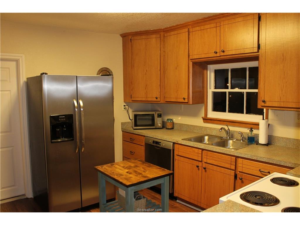 407 South Duffey Street, Franklin, TX 77856