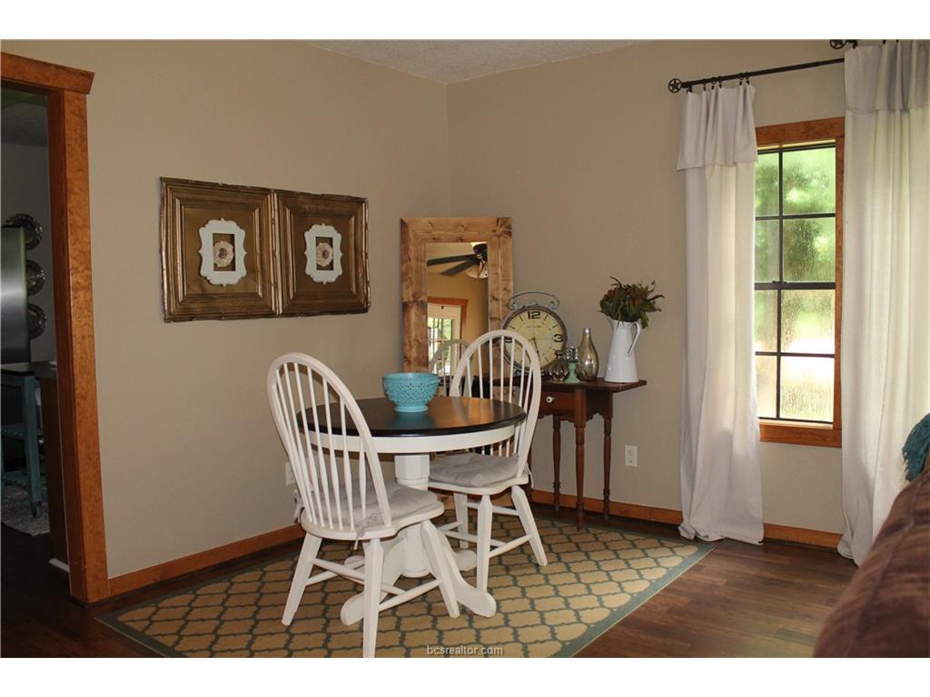 407 South Duffey Street, Franklin, TX 77856