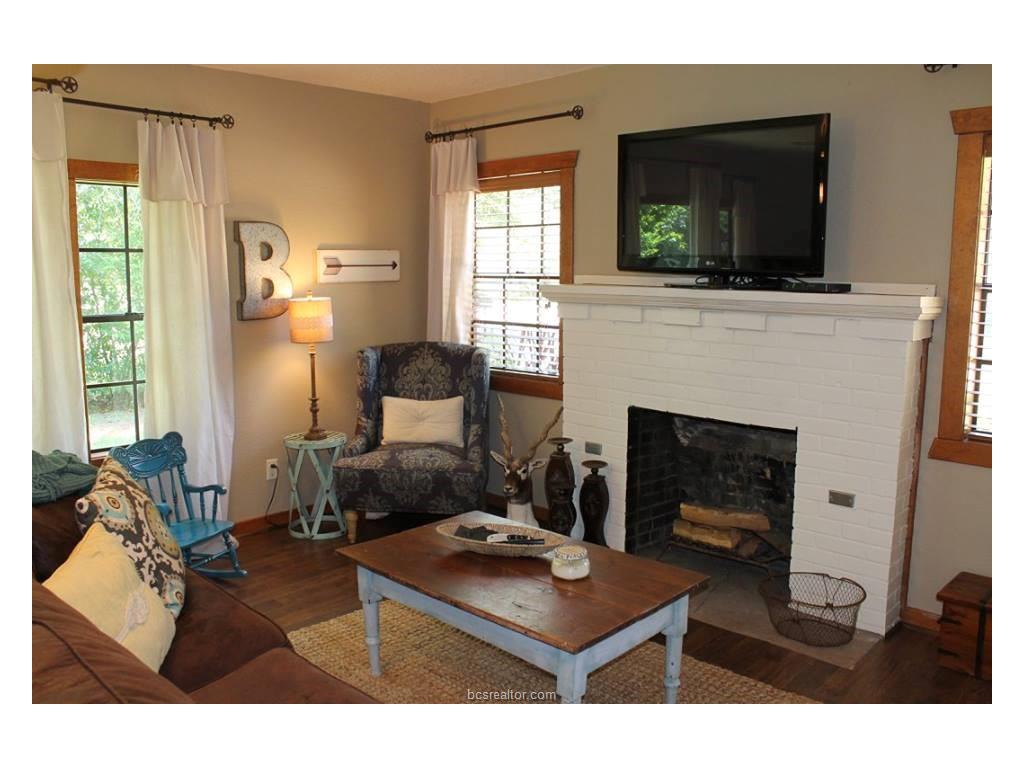 407 South Duffey Street, Franklin, TX 77856