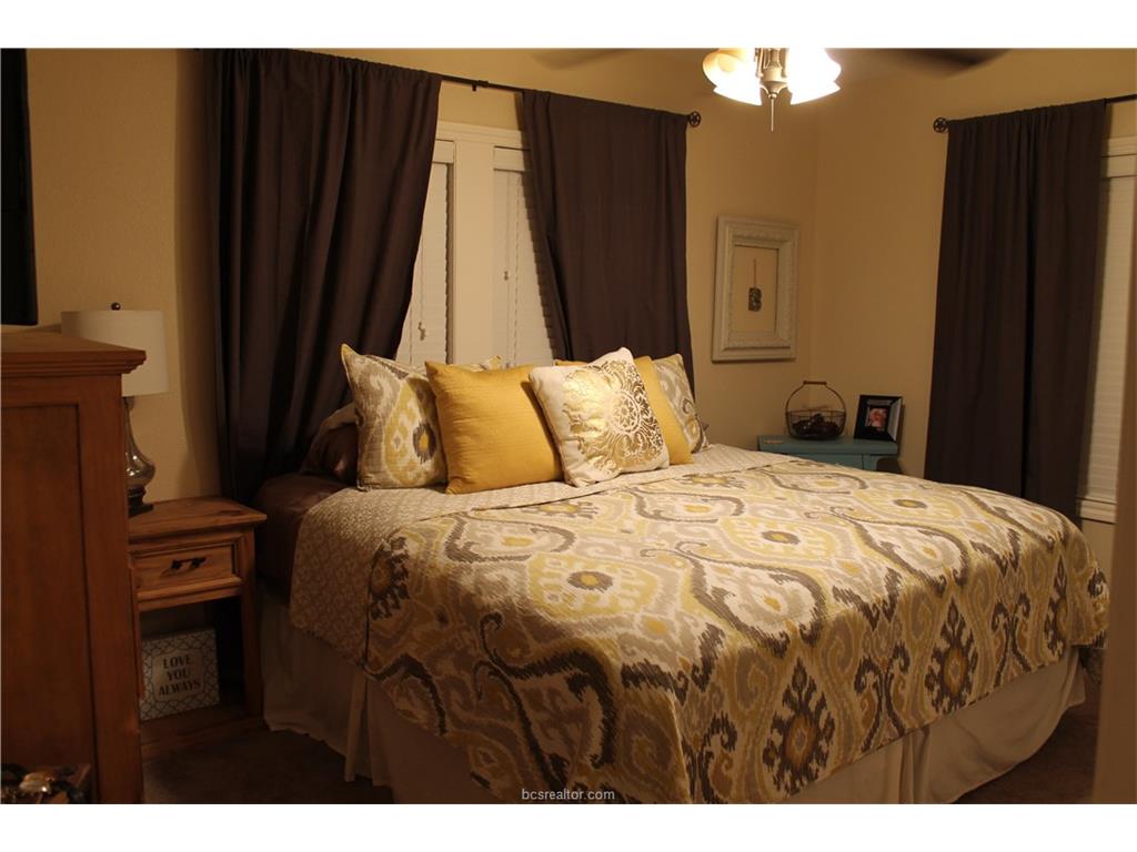407 South Duffey Street, Franklin, TX 77856