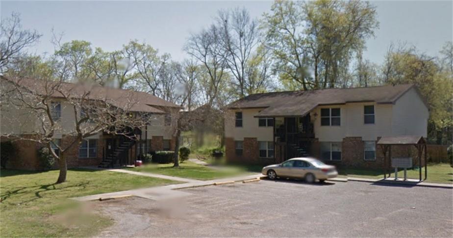 208 E Wells, Madisonville, TX 77864