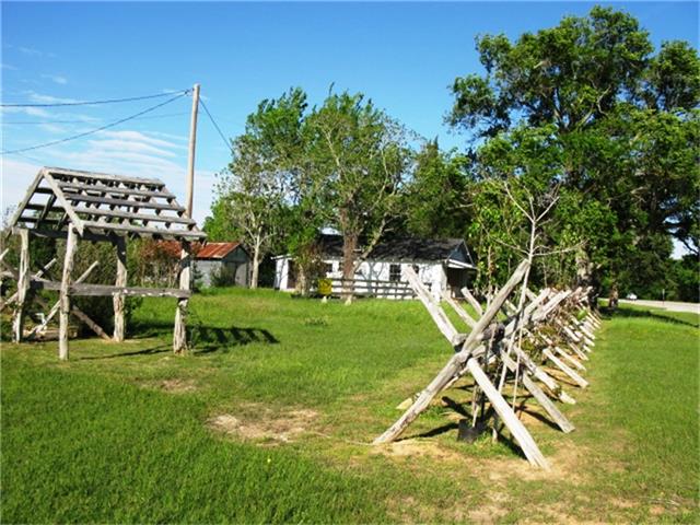 6747 E HWY 105, Navasota, TX 77868