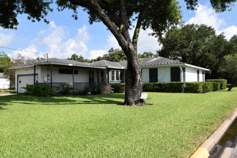 1907 E Virginia, Victoria, TX 77901