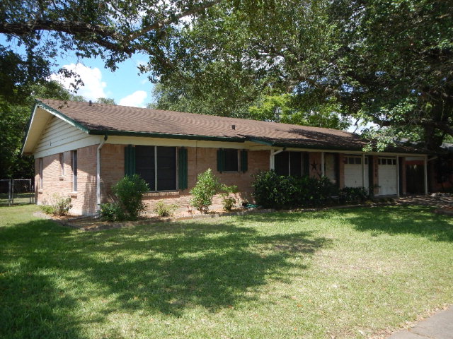 1305 Love St, Victoria, TX 77901