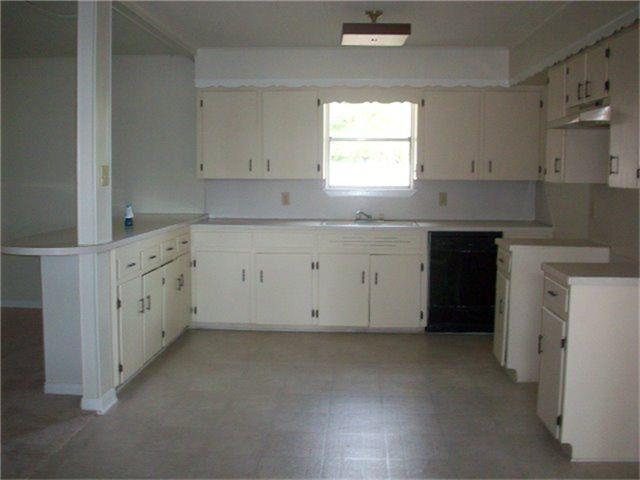 704 Division Place, Edna, TX 77957