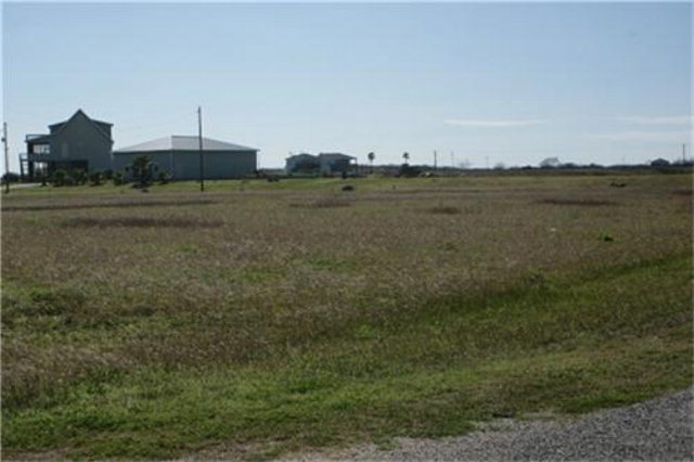 323 Flounder Ln, Port Lavaca, TX 77979