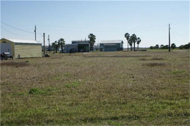 323 Flounder Ln, Port Lavaca, TX 77979